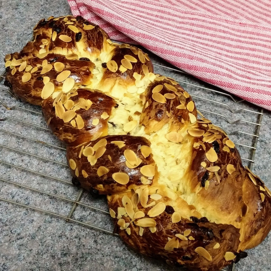 Homemade Braided Bread Recipe: Oma's Easy Hefezopf