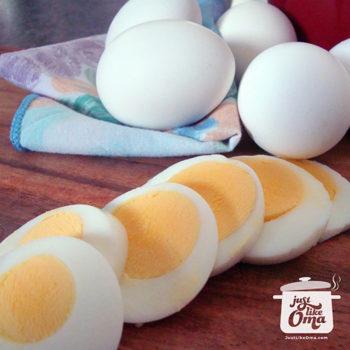 How to Hard Boil Eggs on the Stove or in the Oven: Oma's gekochte Eier