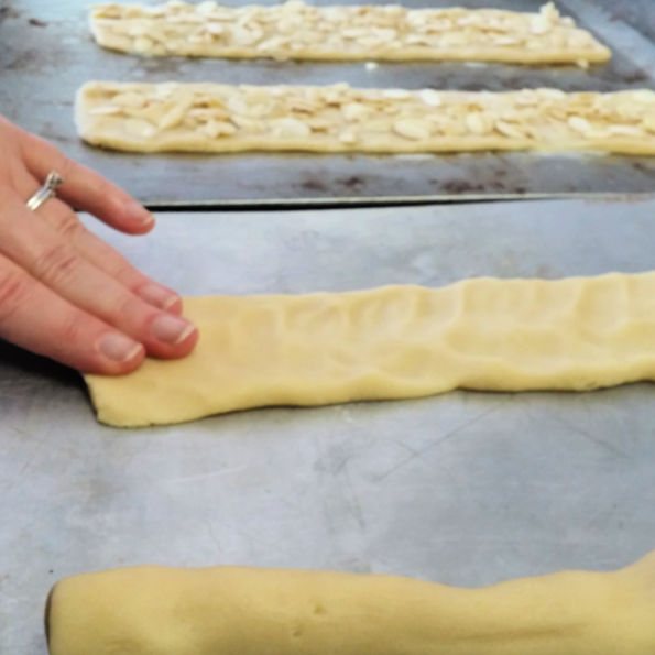 https://www.quick-german-recipes.com/images/press-almond-bar-dough-with-hands-600.jpg