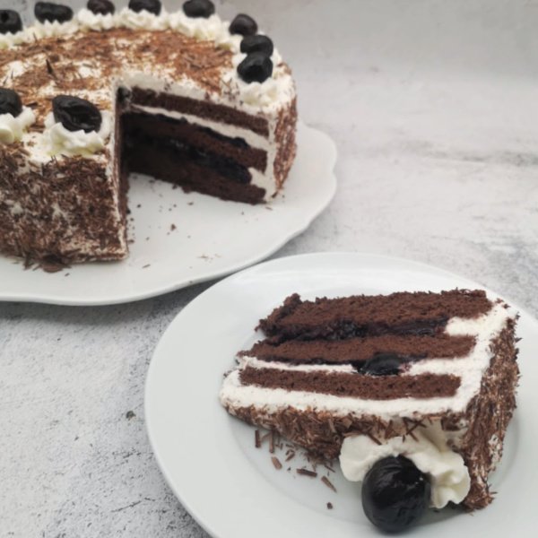 Authentic Black Forest Cake Recipe ~ German Schwarzwälder Kirschtorte