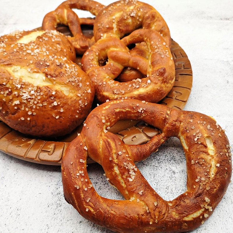 German Pretzel Recipe (without lye) ~ Oma's Soft Bavarian Laugenbrezel