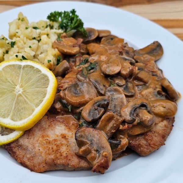 jaegerschnitzel-plated-web.jpg